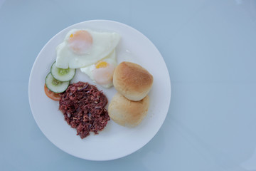 Filipino breakfast of corned beef and bread