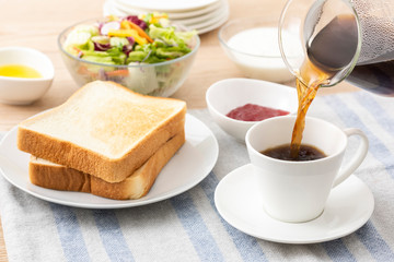 ホットコーヒーと朝食