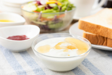 ヨーグルトと朝食