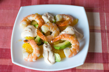 salad with shrimps, avocodo and orange