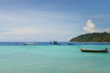 Fototapeta na wymiar Beautiful of seascape with wooden boat in Lipe Thailand