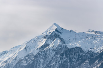 Fototapeta na wymiar Snowy Kitzsteinhorn in winter, ski lift, Austria
