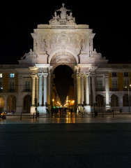 Fototapeta na wymiar Triumphbogen Arco da Rua Augusta und Praça do Comércio in der Baixa von Lissabon, Portugal