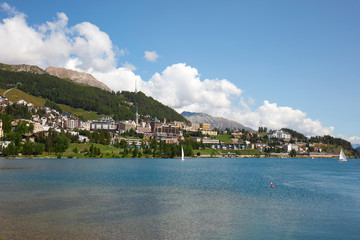 Fototapeta na wymiar Sankt Moritz town and lake in a sunny day in Switzerland