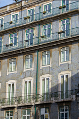 Obraz premium Unterwegs in der Altstadt zwischen Baixa und Chiado von Lissabon, Portugal