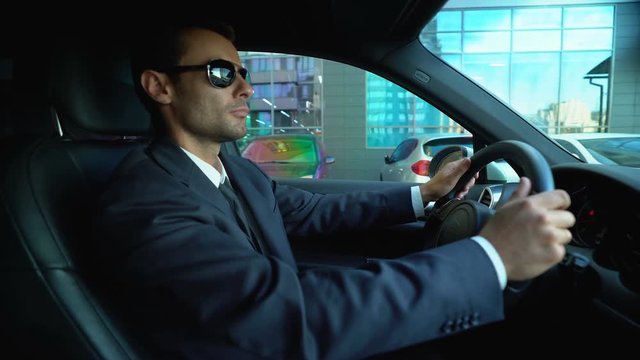 Driver is looking for desired adress