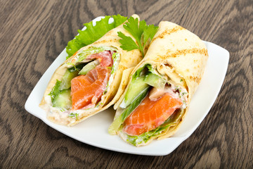 Salmon bread roll