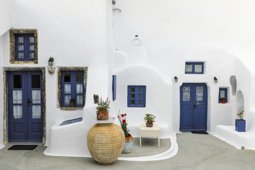 Hinterhof in Pyrgos auf Santorini in Griechenland