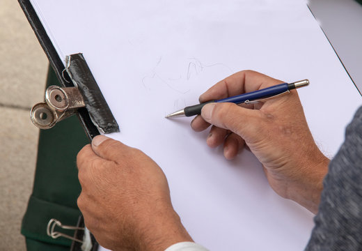 Caricaturiste au travail