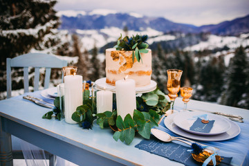 Graceful wedding decor in the winter style in the mountains