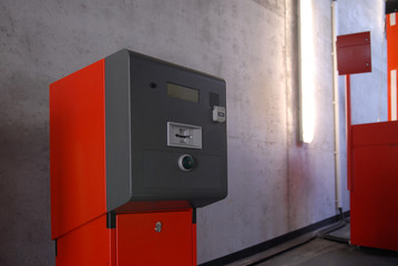 Parkscheinautomat in einer Tiefgarage