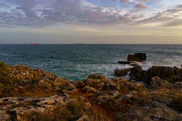 Cascais mit seiner spektakulären Küste am Atlantik in der Nähe von Lissabon, Portugal