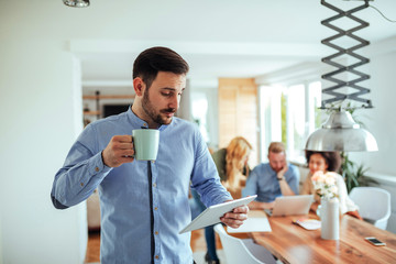 Fototapeta premium Catching up on his coffee break
