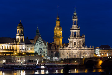Fototapeta na wymiar Dresden by night