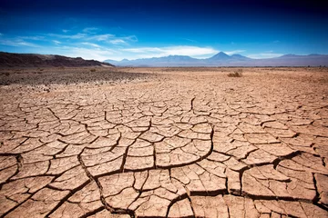  Dry earth in the San Pedro de Atacama desert © Haico