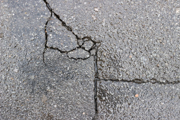 Asphalt wet crack fracture surface texture