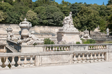 Fototapeta na wymiar Jardins de la Fontaine in Nimes in Südfrankreich