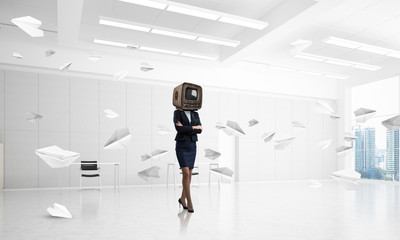 Obraz premium Business woman with an old TV instead of head.
