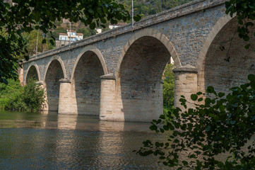 Brücke über die Orb bei Roquebrun in Südfrankreich