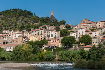 Fototapeta na wymiar Roquebrun in Südfrankreich