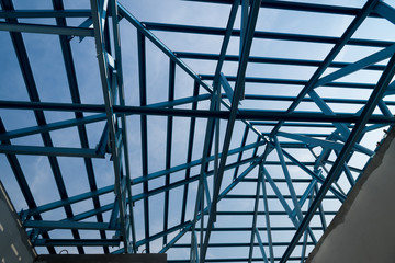 Fototapeta na wymiar Structure of steel roof frame for building construction.