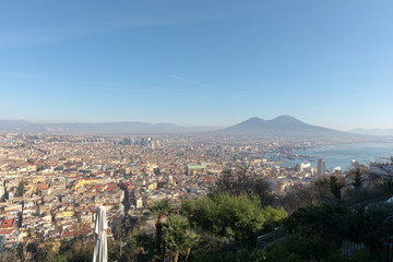 Obraz premium Panoramic view of the city of Naples, and in the background the volcano Vesuvius.