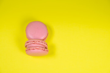 Colorful french macarons isolated on yellow background. Pastel colors - Imagen