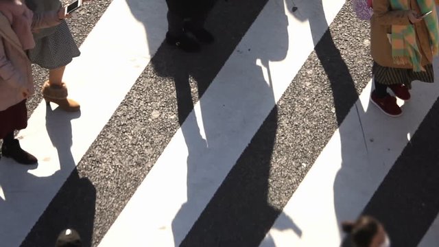 東京・渋谷スクランブル交差点・冬・俯瞰・スーパースローモーション・240P