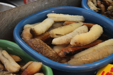 Seegurken auf dem Markt in Bangkok Thailand