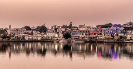 Fototapeta na wymiar Sunset view at Pushkar Lake in India.