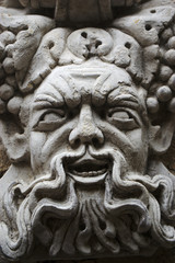 Portrait sculpté de Bacchus, dieu romain du vin et des festivités, ou Dionysos chez les Grecs