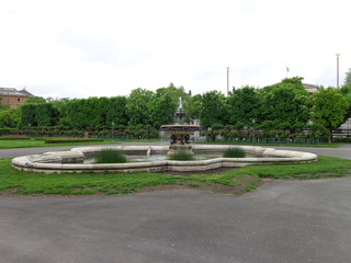 fountain in green park