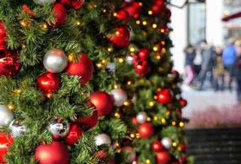 Fototapeta na wymiar A decorated Christmas tree on the streets of Amsterdam
