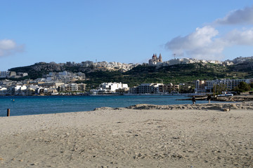 Fototapeta na wymiar Strand von Ghalib an der Mellieha Bucht
