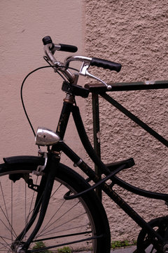 V&eacute;lo attach&eacute; par un cadenas en U, d&eacute;tail/