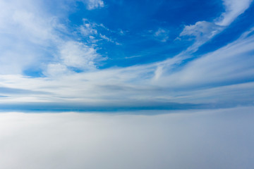 Obraz premium Aerial view of some beautiful clouds and a blue sky.