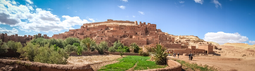 Fototapeta na wymiar Panoramic view of Ksar Ait Benhaddou, the famous tourist sightseeing for Moroccan earthen clay architecture. Ouarzazate, Morocco.