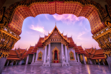 Fototapeta premium Morning Light at Marble temple, Wat Benchamabophit, Bangkok, Thailand
