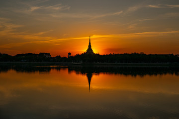 Fototapeta na wymiar Sunset with pagoda Phra Mahathat Kaen Nakhon