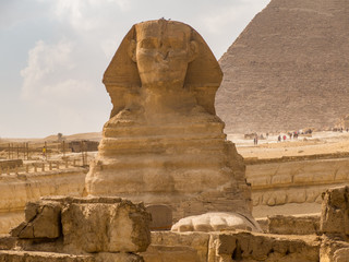 Fototapeta na wymiar Classic view of the Sphinx with the Pyramid of Khafre