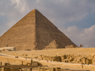 Fototapeta na wymiar THe great pyramid with smaller pyramids in front of it in the late afternoon