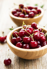  Bowls with cherries