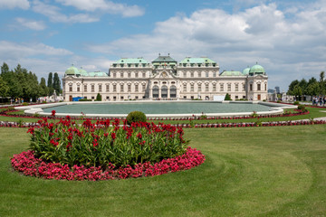 Fototapeta na wymiar Schloss Belvedere in Wien mit Gartenanlage
