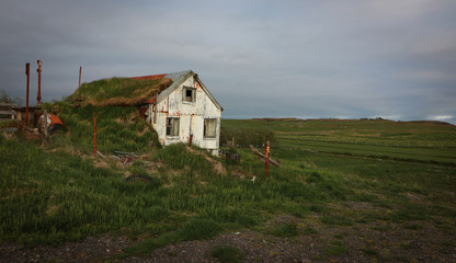Fototapeta na wymiar Verlassenes Haus in Island