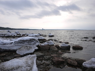 Fototapeta na wymiar Frosty winter day by the sea