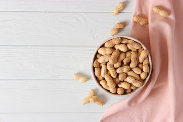 Fototapeta na wymiar raw peanuts in shell on a wooden background.