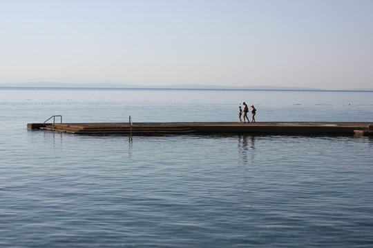 opatija abbazia croazia spaggia mare ombrelloni paesaggio 