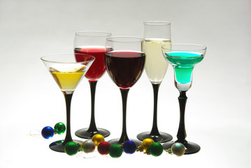 Five glasses of wine and cocktails