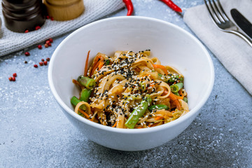 Udon noodles with vegetables