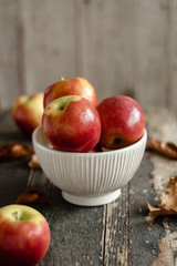 Äpfel in Schüssel